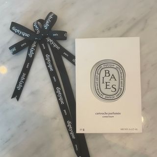 ディプティック(diptyque)のDIPTYQUE カーディフューザーリフィル　Baies リボン付き(アロマディフューザー)