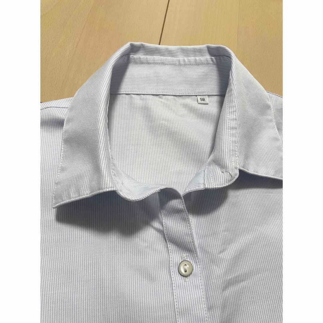 ワイシャツ　半袖　ブルーストライプ レディースのトップス(シャツ/ブラウス(半袖/袖なし))の商品写真