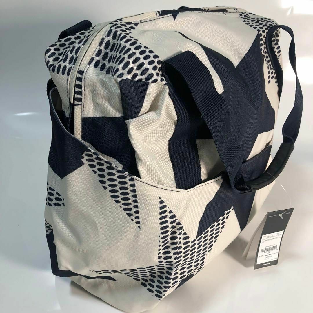 adidas(アディダス)のaddidas　アディダス　トートバッグ　クリーム地の紺　タグ付き メンズのバッグ(トートバッグ)の商品写真