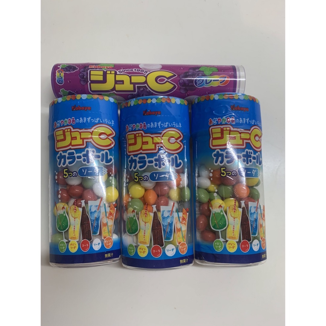 Kabaya(カバヤショクヒン)のジューC カラーボール ソーダ(35g)、ジューシーグレープ 食品/飲料/酒の食品(菓子/デザート)の商品写真