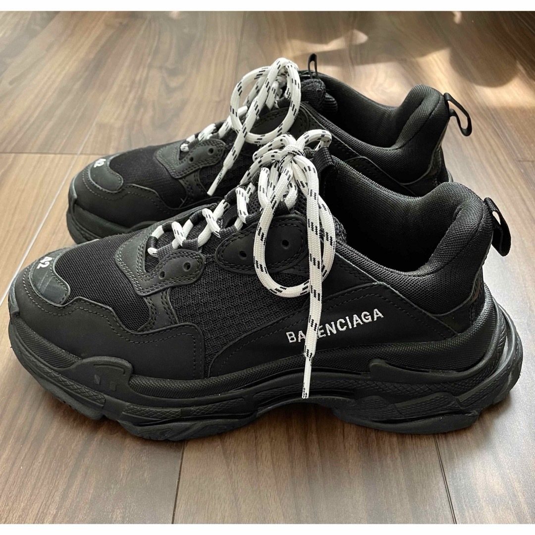 Balenciaga(バレンシアガ)の【正規品】BALENCIAGA TRIPLE S ブラック 42 バレンシアガ  メンズの靴/シューズ(スニーカー)の商品写真