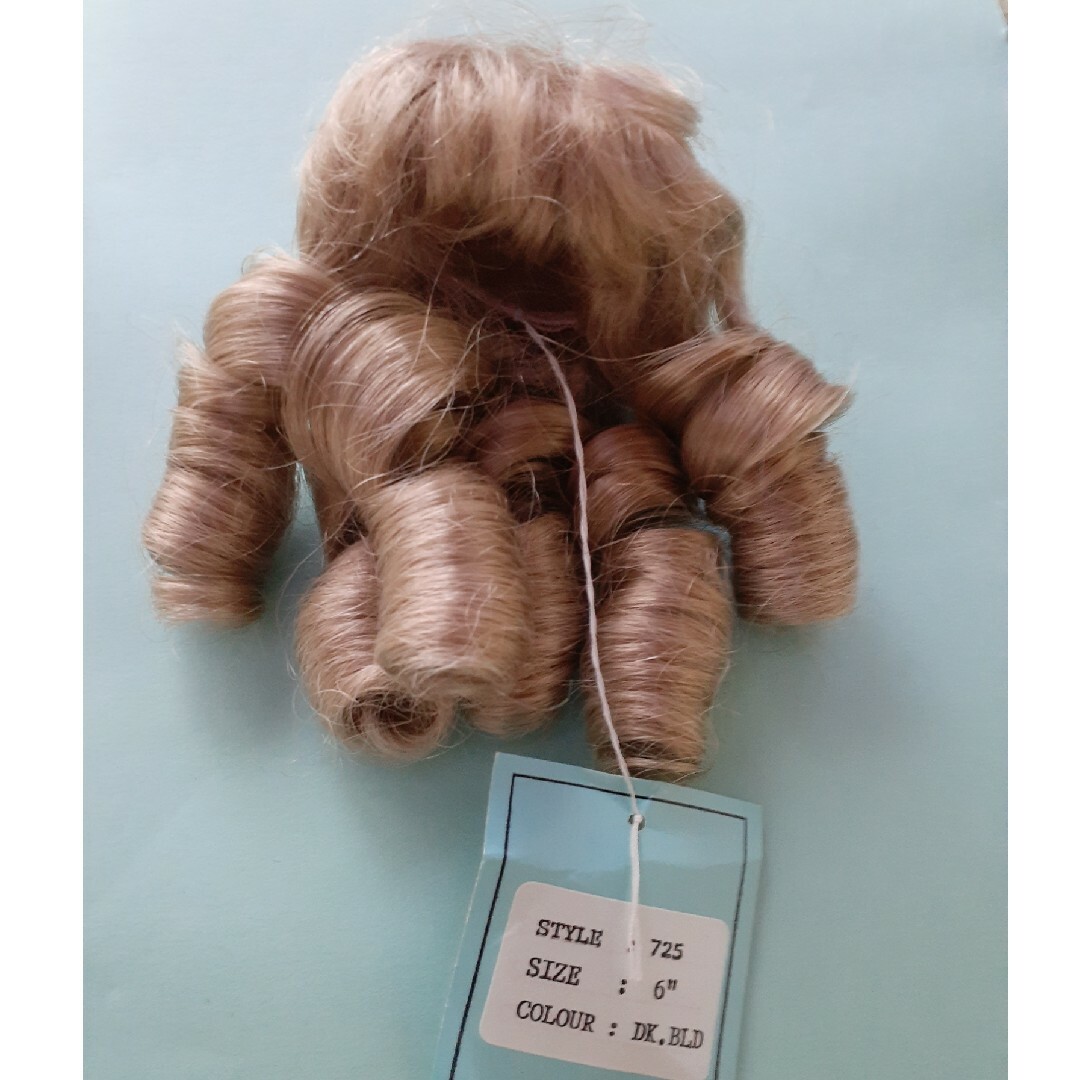 ドールウィッグ　6インチ　ダークブロンド ハンドメイドのぬいぐるみ/人形(人形)の商品写真