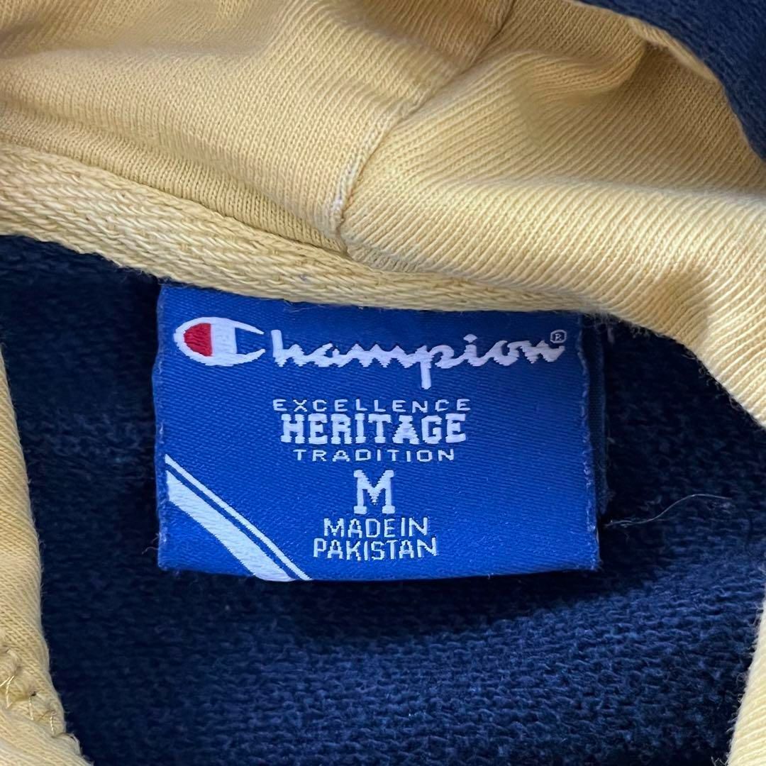 Champion(チャンピオン)のチャンピオン ヘリテージ パーカー カレッジロゴ アメフト ワッペン M メンズのトップス(パーカー)の商品写真