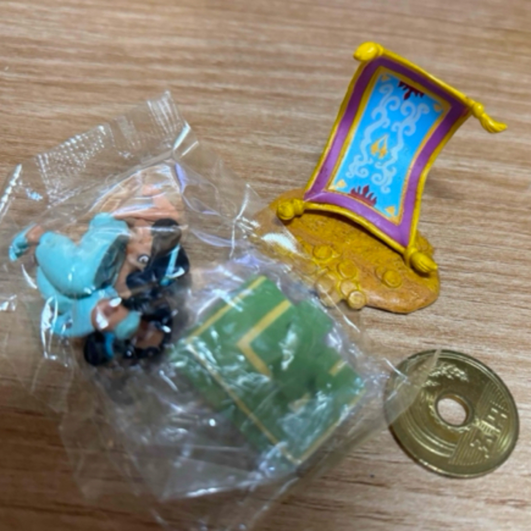 Aladdin(アラジン)のチョコパーティ　シークレット　魔法のじゅうたん　ジャスミン　レトロ　フィギュア エンタメ/ホビーのフィギュア(その他)の商品写真