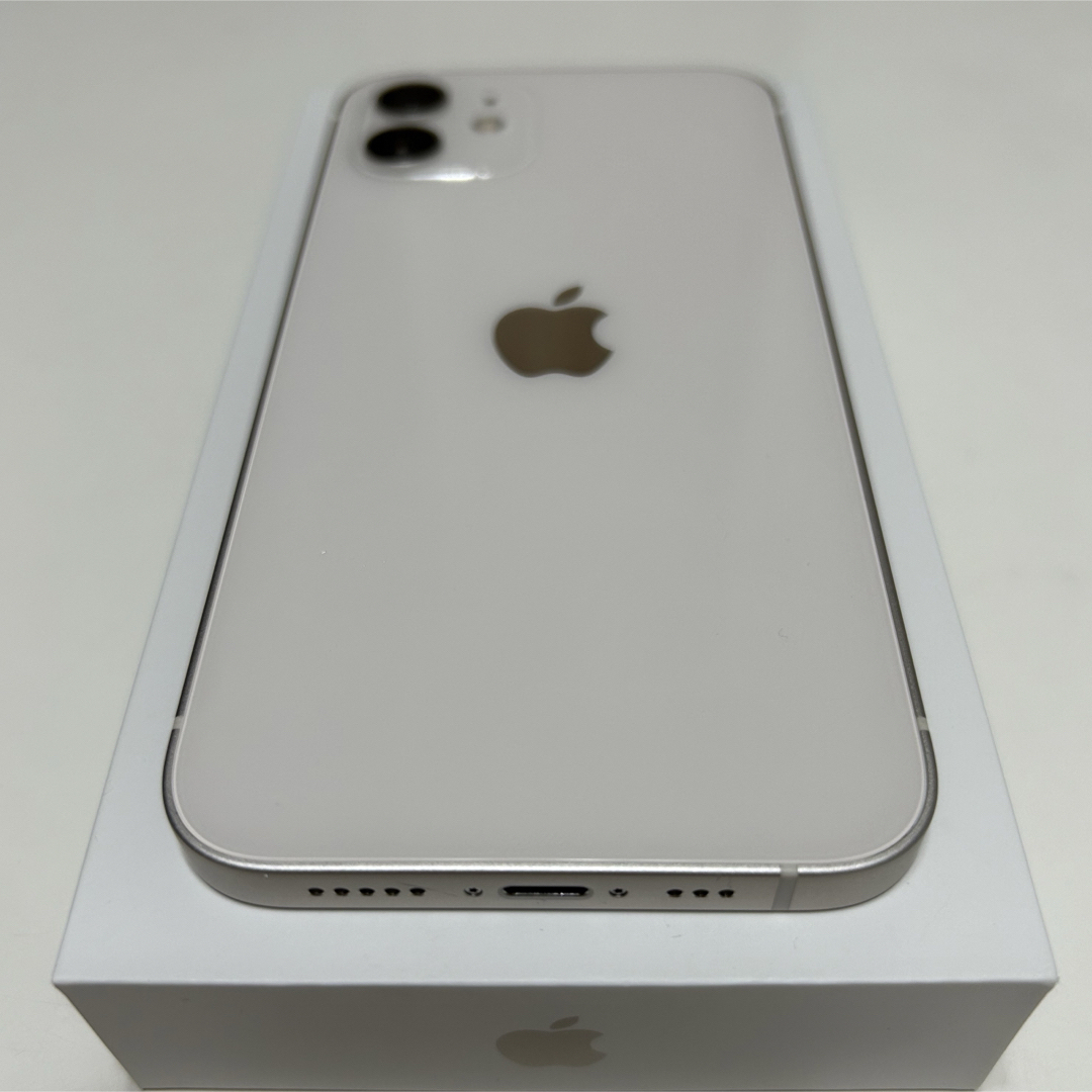 Apple(アップル)のiPhone 12 64GB ホワイト スマホ/家電/カメラのスマートフォン/携帯電話(スマートフォン本体)の商品写真
