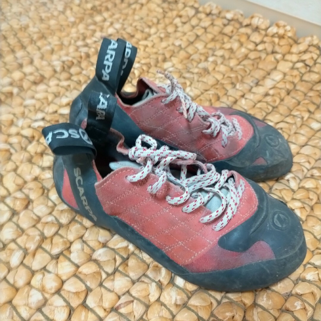 SCARPA(スカルパ)のインスティンクト　レース　スカルパ　37.5　scarpa スポーツ/アウトドアのアウトドア(登山用品)の商品写真