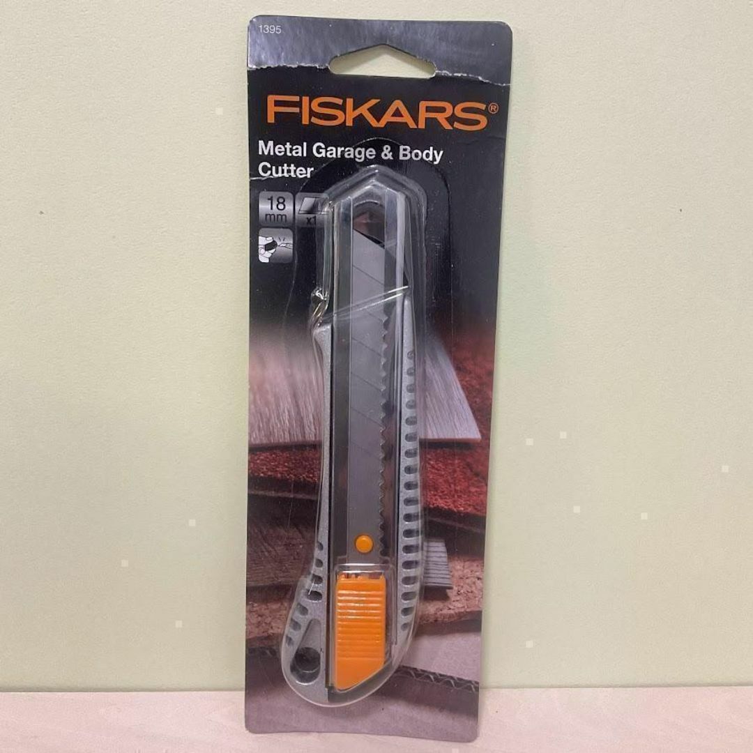 Fiskars プロフェッショナル メタルカッター 16cm インテリア/住まい/日用品の文房具(はさみ/カッター)の商品写真