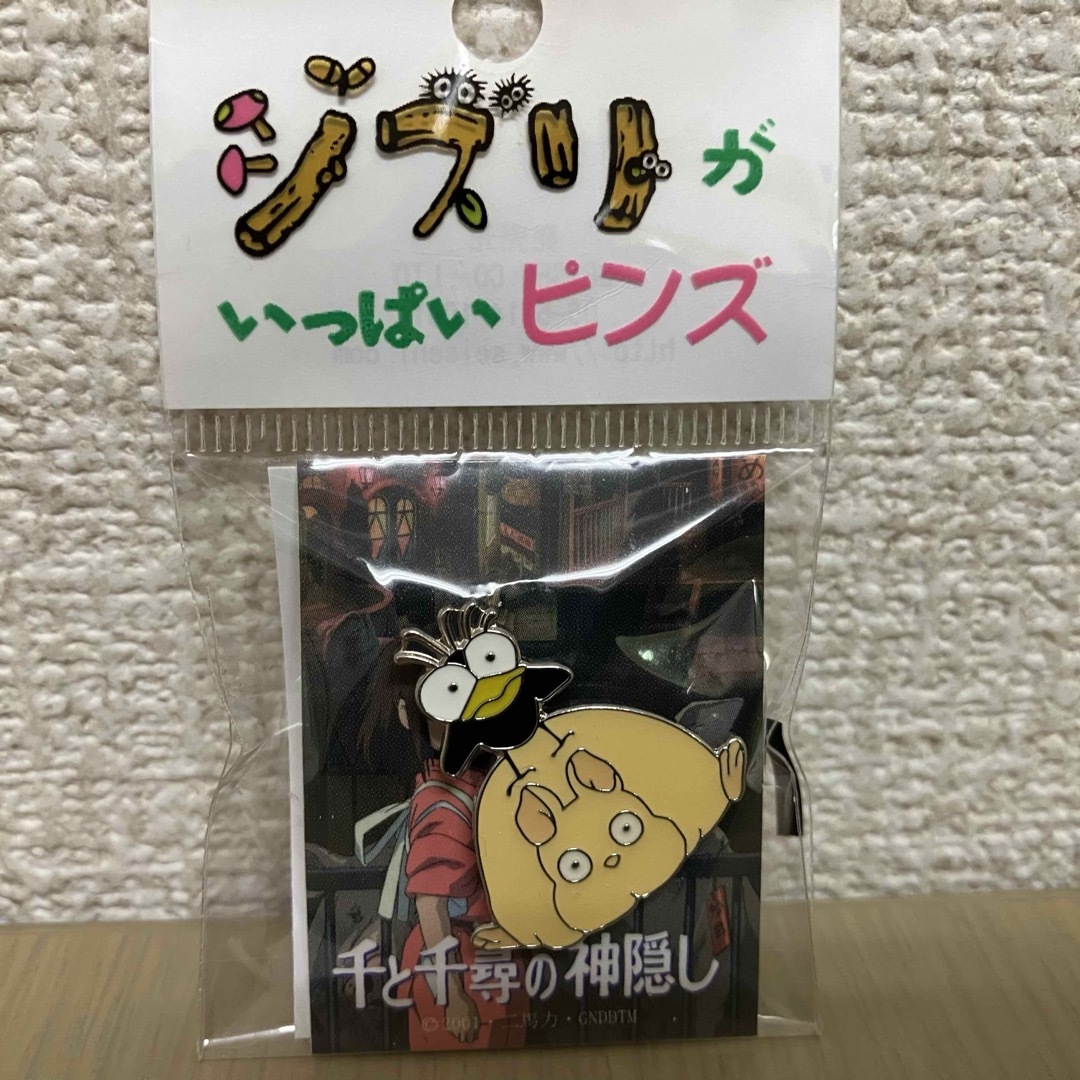 ジブリ(ジブリ)の千と千尋の神隠し ピンバッチ【ハエドリと坊ネズミ】 エンタメ/ホビーのおもちゃ/ぬいぐるみ(キャラクターグッズ)の商品写真