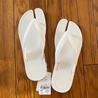 マルタンマルジェラ(Maison Martin Margiela)の【新品未使用】Maison Margiela Tabi トングサンダル(サンダル)