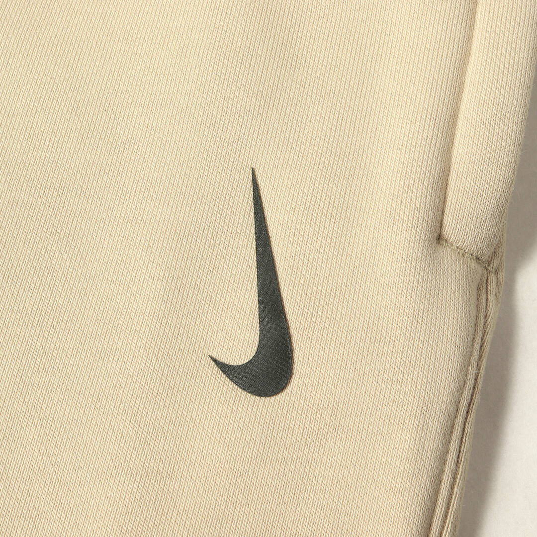 NIKE(ナイキ)の新品同様 NIKE ナイキ パンツ サイズ:L 22SS BILLIE EILISH ビリーアイリッシュ スウェットパンツ AS M NRG LA FLC PANT DQ7753-202 マッシュルーム ボトムス ズボン コラボ【メンズ】【中古】 メンズのパンツ(その他)の商品写真