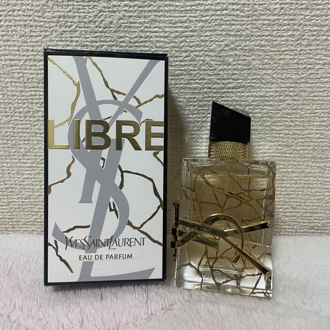 Yves Saint Laurent(イヴサンローラン)のイヴサンローラン リブレオーデパルファムコレクター クリスマスコフレ 50ml コスメ/美容の香水(ユニセックス)の商品写真