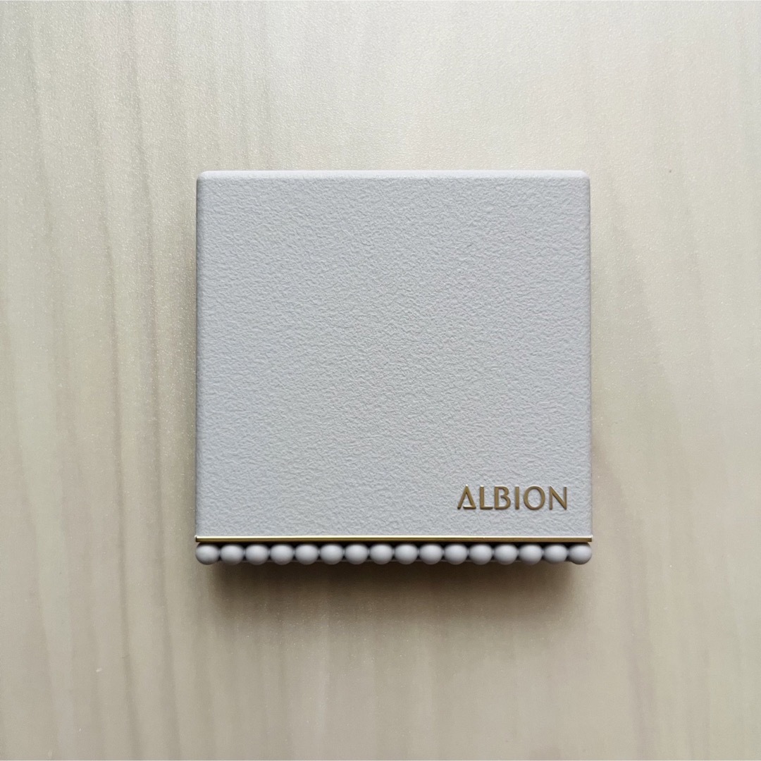 ALBION(アルビオン)のアルビオン スタジオ ケースP ブラシ付き フェイスパウダー用ケース コスメ/美容のベースメイク/化粧品(フェイスパウダー)の商品写真