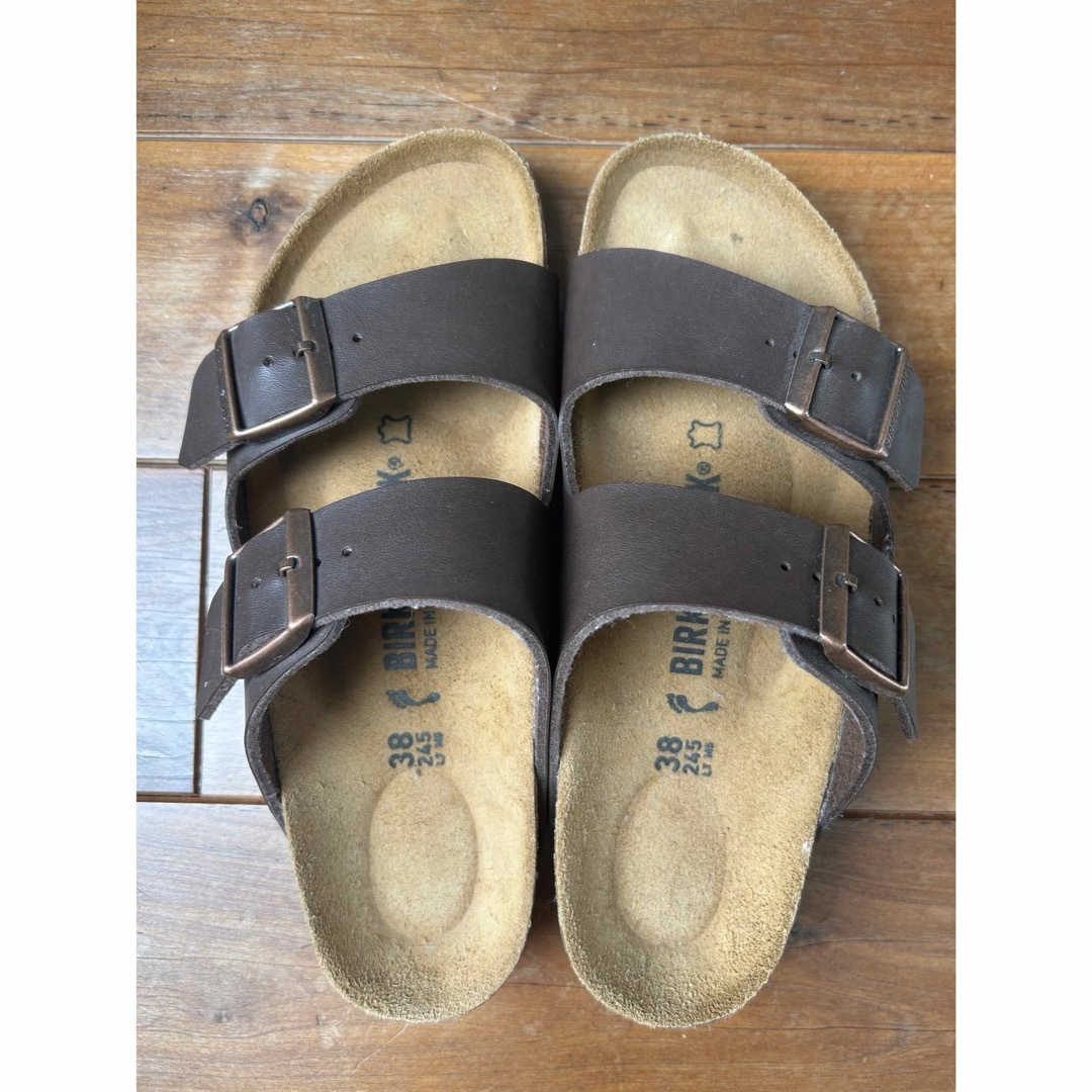 新品未使用BIRKENSTOCK ビルケン アリゾナダークブラウン38サイズ メンズの靴/シューズ(サンダル)の商品写真