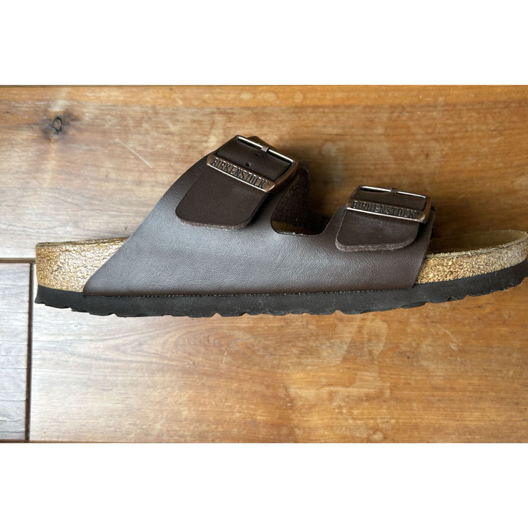 新品未使用BIRKENSTOCK ビルケン アリゾナダークブラウン38サイズ メンズの靴/シューズ(サンダル)の商品写真