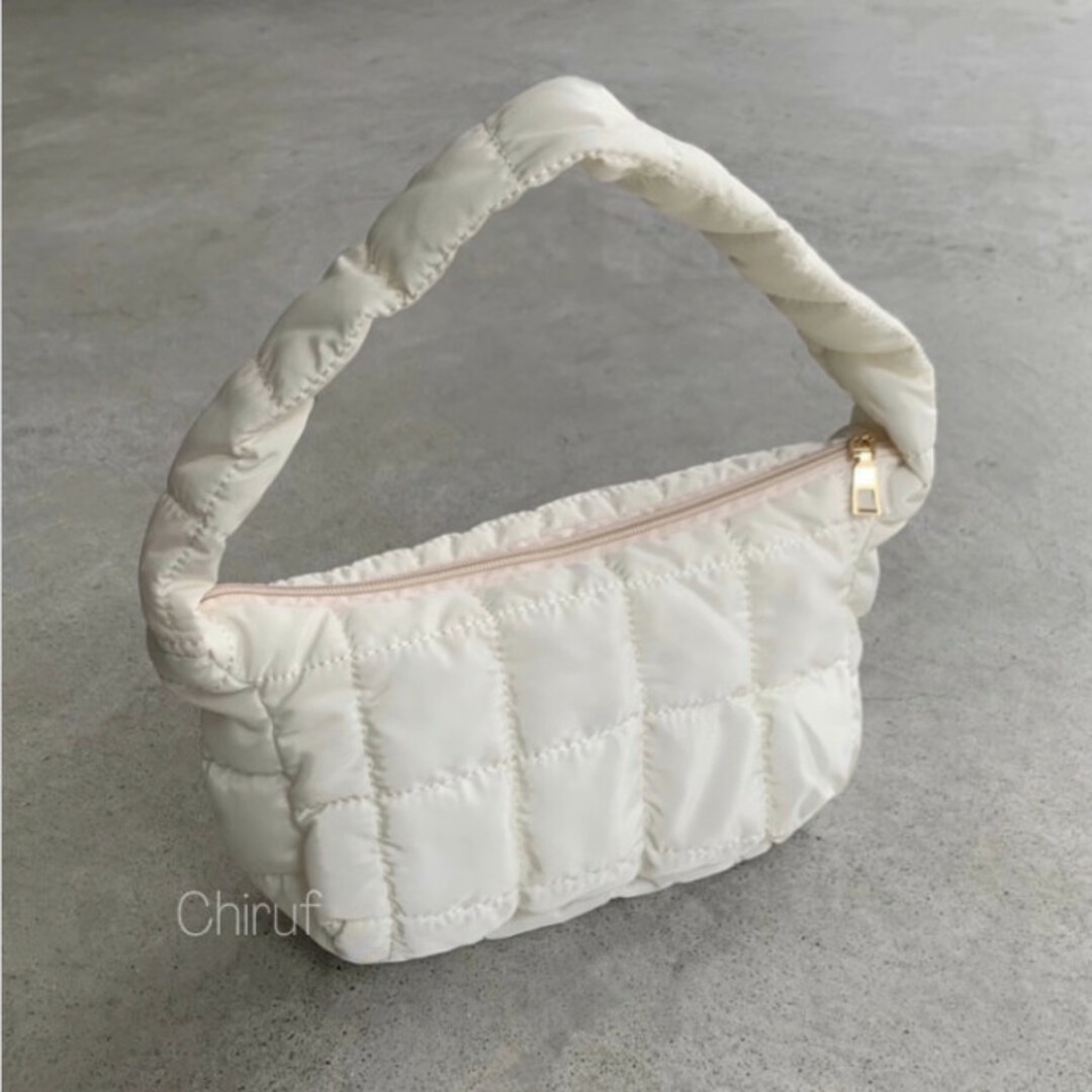キルティング ミニバッグ ショルダーバッグ 白 きれいめ レディース 無地  レディースのバッグ(ハンドバッグ)の商品写真