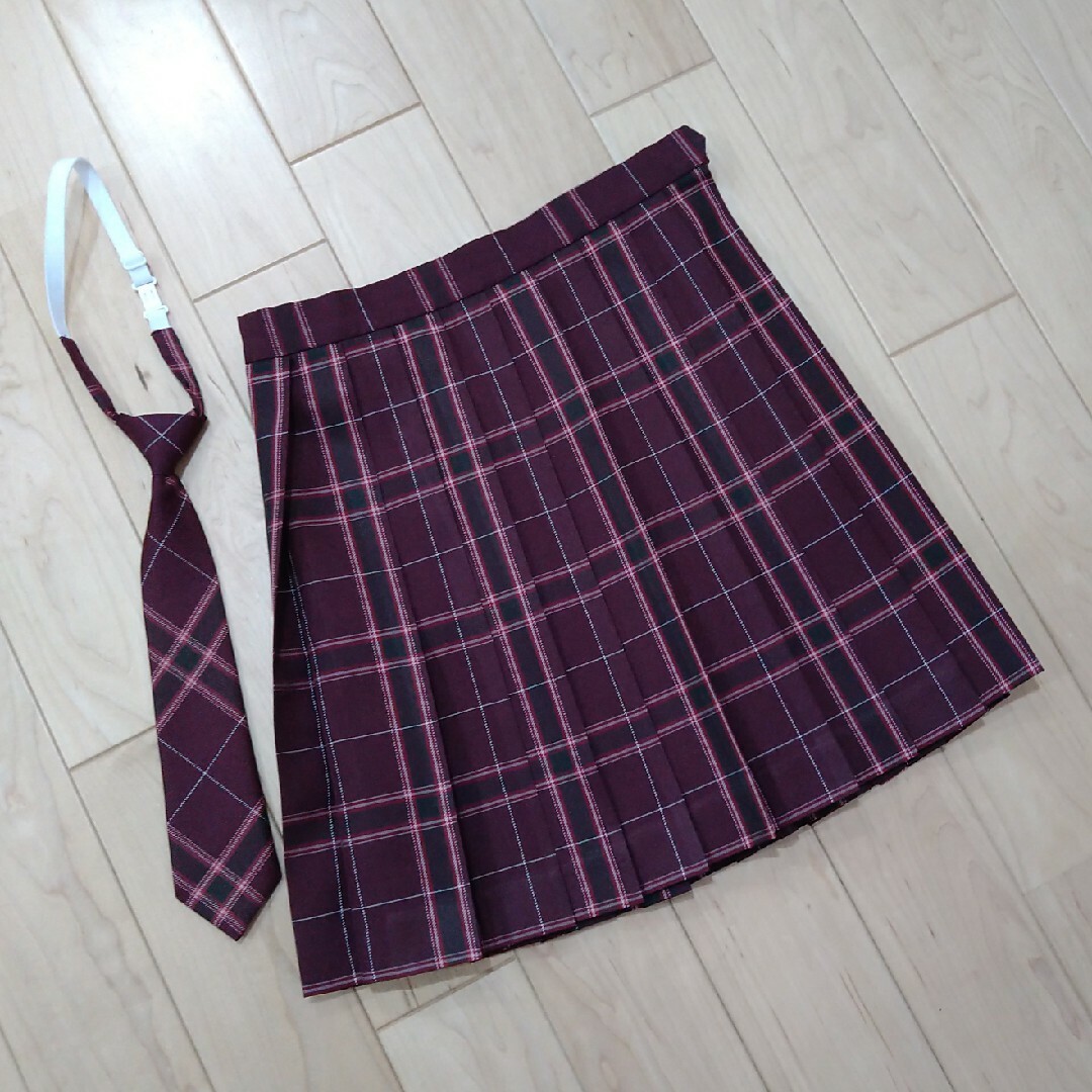 ワインレッド系 チェックプリーツスカート Sサイズ レディースのスカート(ミニスカート)の商品写真