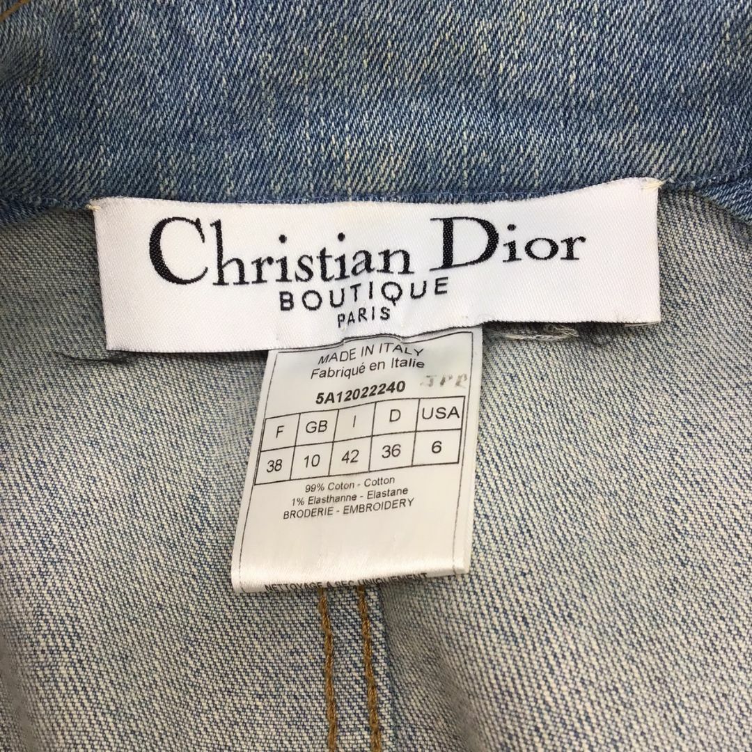 Christian Dior(クリスチャンディオール)のDIOR　ディオール　デニムジャケット　5A12022240　ジャケット　デニム　カジュアル　洋服　ファッション　モード　コットン　刺繍　ベルト　アウター　レディース レディースのジャケット/アウター(Gジャン/デニムジャケット)の商品写真