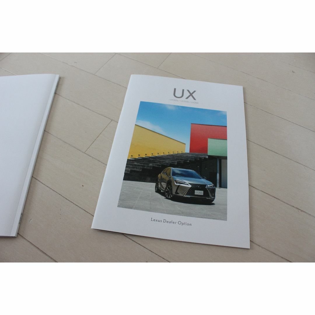 LEXI’S(レクシス)の2023年モデル レクサスUX カタログ（オプションカタログ付き） 自動車/バイクの自動車(カタログ/マニュアル)の商品写真