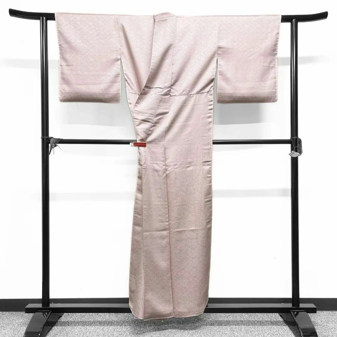 色無地　くすみカラー　ピンク　松菱　着物　025w レディースの水着/浴衣(その他)の商品写真