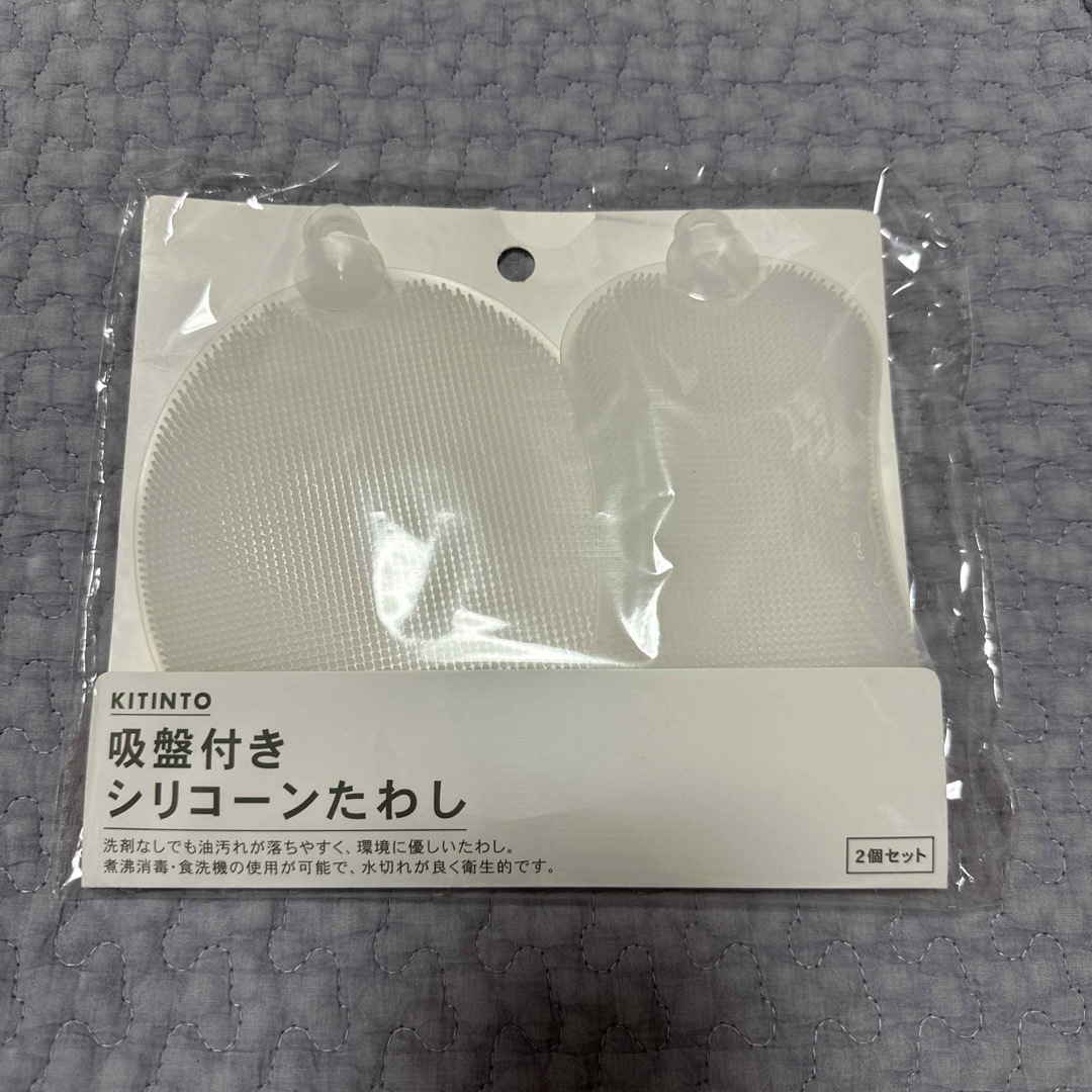 3COINS(スリーコインズ)のスリーコインズ　KITINTO   吸盤付きシリコーンたわし インテリア/住まい/日用品のキッチン/食器(収納/キッチン雑貨)の商品写真