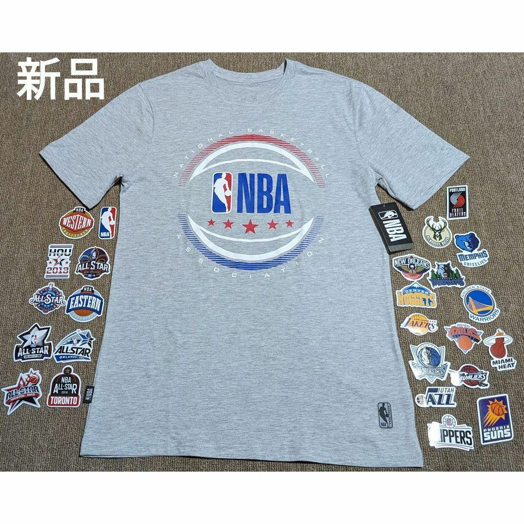 新品 NBA バスケ Tシャツ サイズ S と NBAステッカー25枚付き メンズのトップス(Tシャツ/カットソー(半袖/袖なし))の商品写真