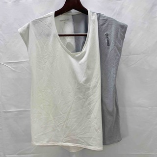 リーボック(Reebok)のReebok リーボック レディース Tシャツ（袖なし） ホワイト tk(Tシャツ(半袖/袖なし))