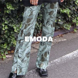 エモダ(EMODA)のEMODA タックラインフレアパンツ(その他)