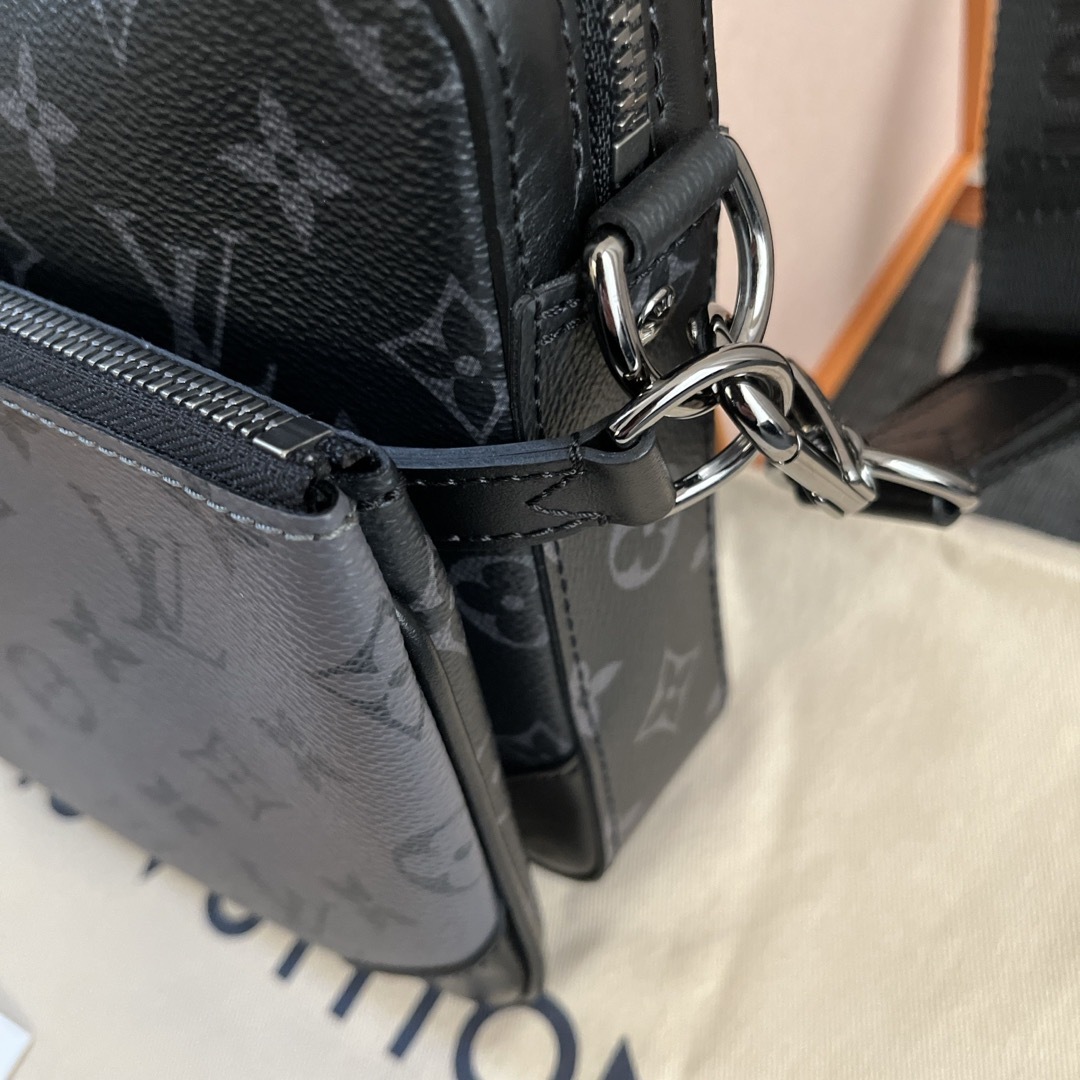 LOUIS VUITTON(ルイヴィトン)のルイヴィトン　トリオ　メッセンジャー メンズのバッグ(メッセンジャーバッグ)の商品写真