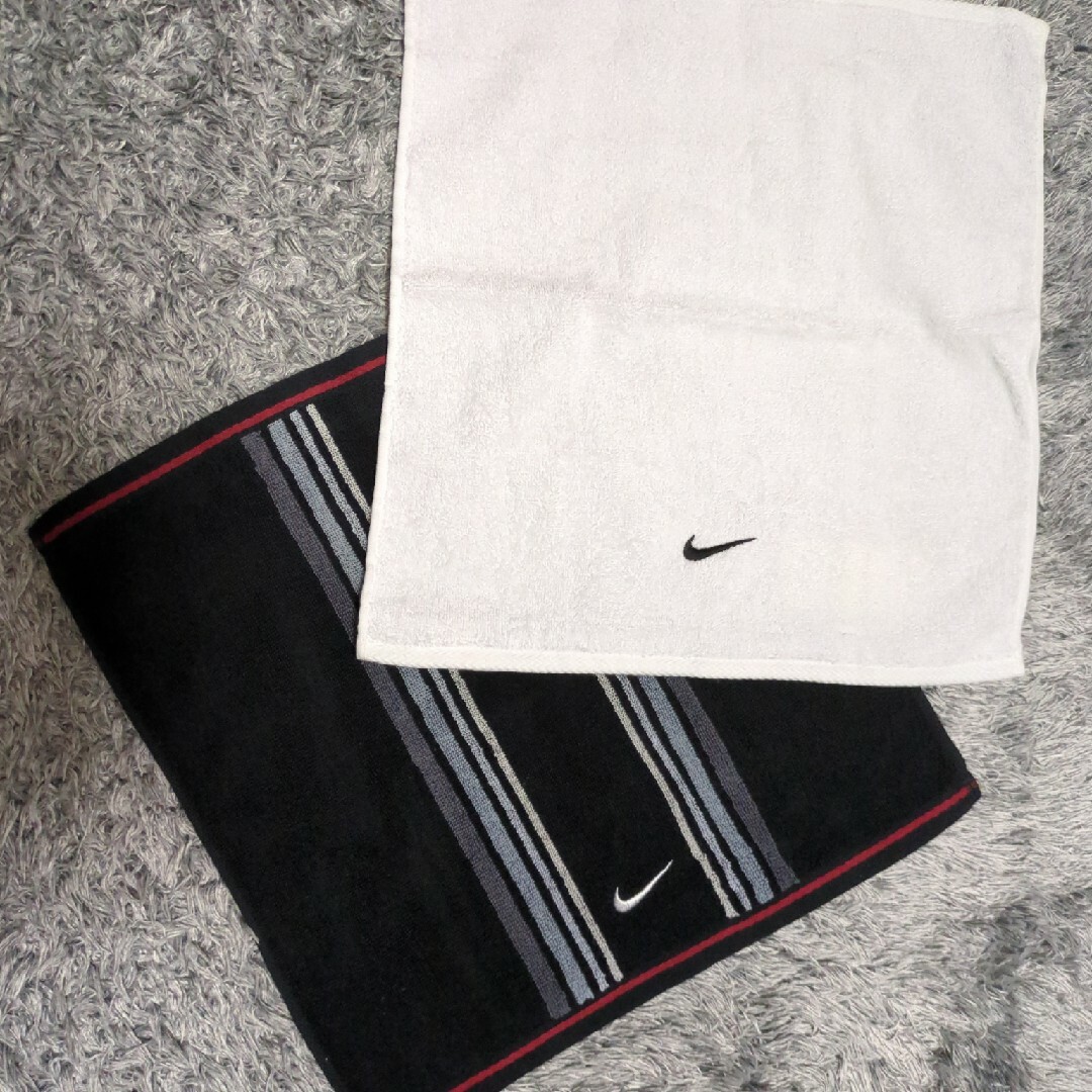 NIKE(ナイキ)の新品☆未使用 ナイキ NIKE ハンドタオル 2枚 インテリア/住まい/日用品の日用品/生活雑貨/旅行(タオル/バス用品)の商品写真