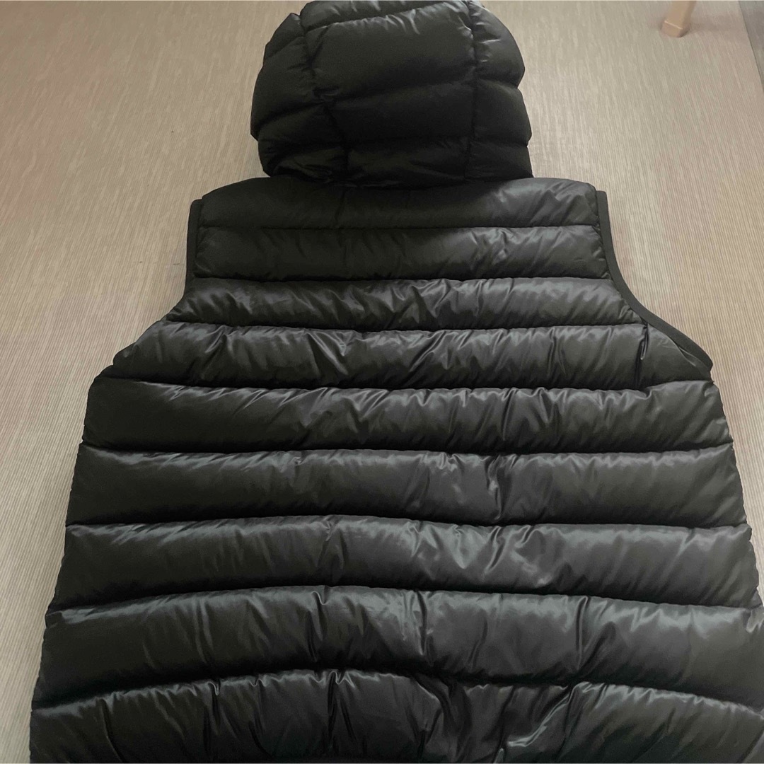 MONCLER(モンクレール)のMONCLER ダウンベスト メンズのジャケット/アウター(ダウンベスト)の商品写真