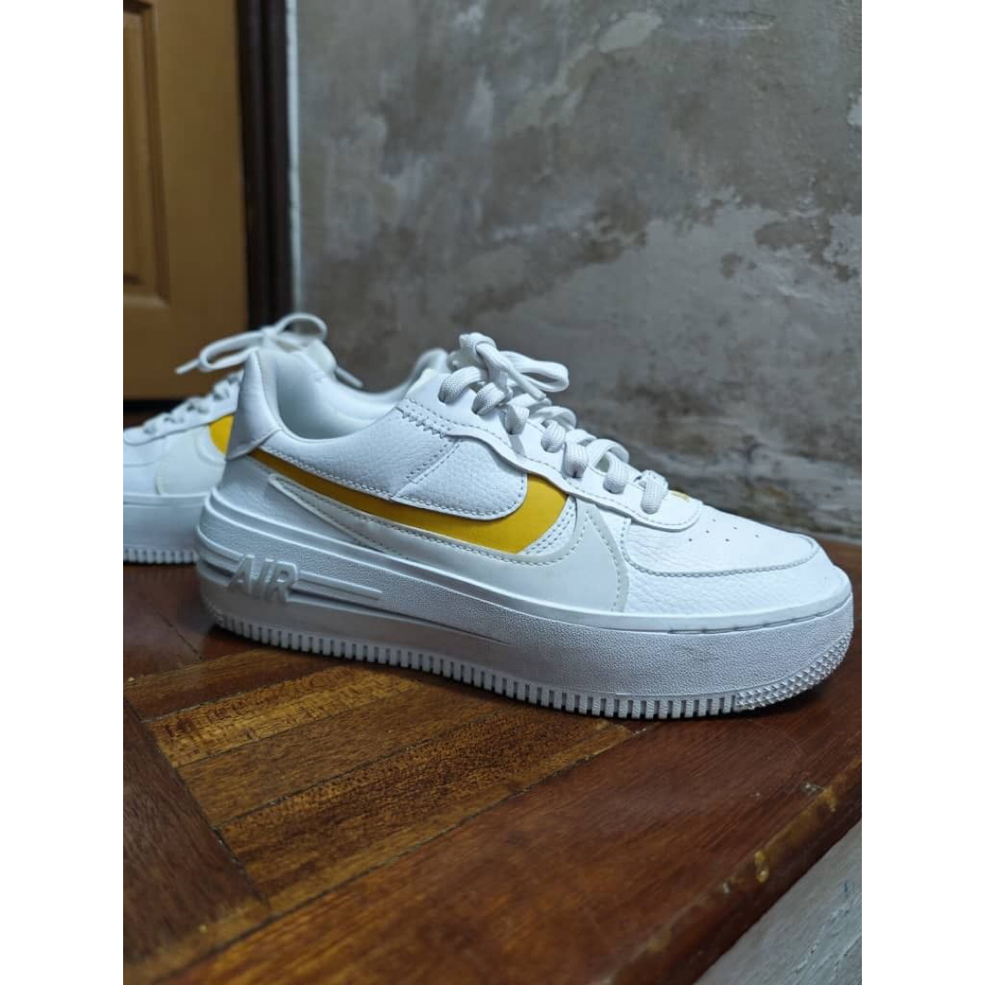 NIKE(ナイキ)のNIKE ナイキ W AF1 PLT.AF.ORM PHOTON DUST レディースの靴/シューズ(スニーカー)の商品写真