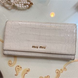 ミュウミュウ(miumiu)のmiumiu 長財布 レザー ゴールド金具 大人気高級ブランド おしゃれ 本革(財布)