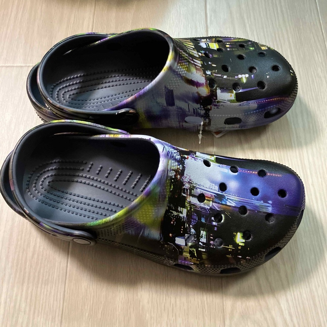 crocs(クロックス)の新品 28㎝ クロックス クラシック メタ スペーク クロッグ ブラック メンズの靴/シューズ(サンダル)の商品写真