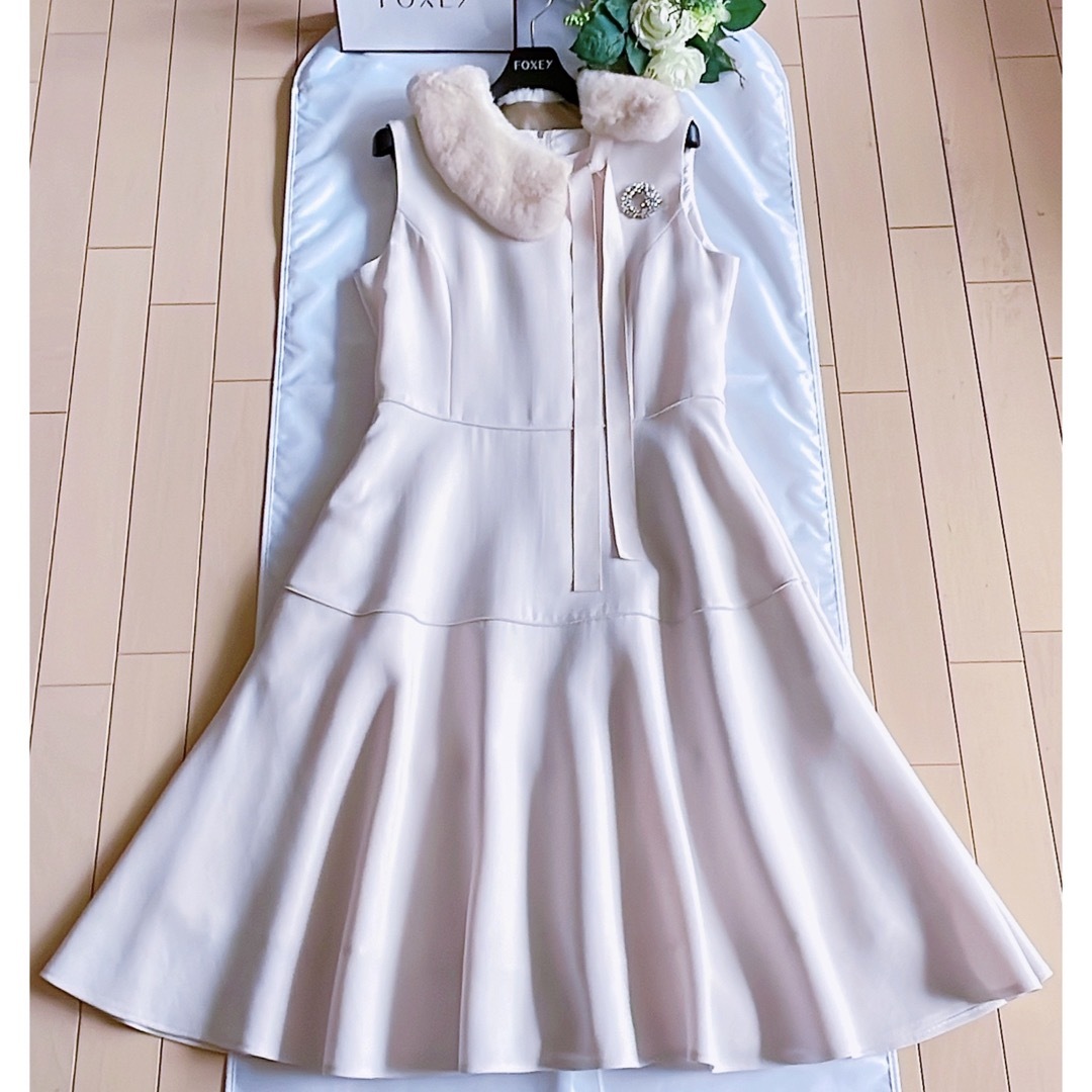 FOXEY - FOXEY 28万ミンク襟Lilyワンピース40 新品同様 Reneの FOXEY - FOXEY 28万ミンク襟Lilyワンピース40 新品同様 Reneの