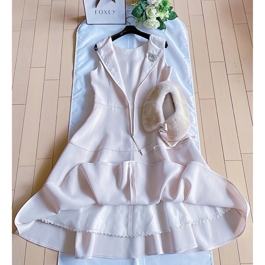 FOXEY - FOXEY 28万ミンク襟Lilyワンピース40 新品同様 Reneの FOXEY - FOXEY 28万ミンク襟Lilyワンピース40 新品同様 Reneの