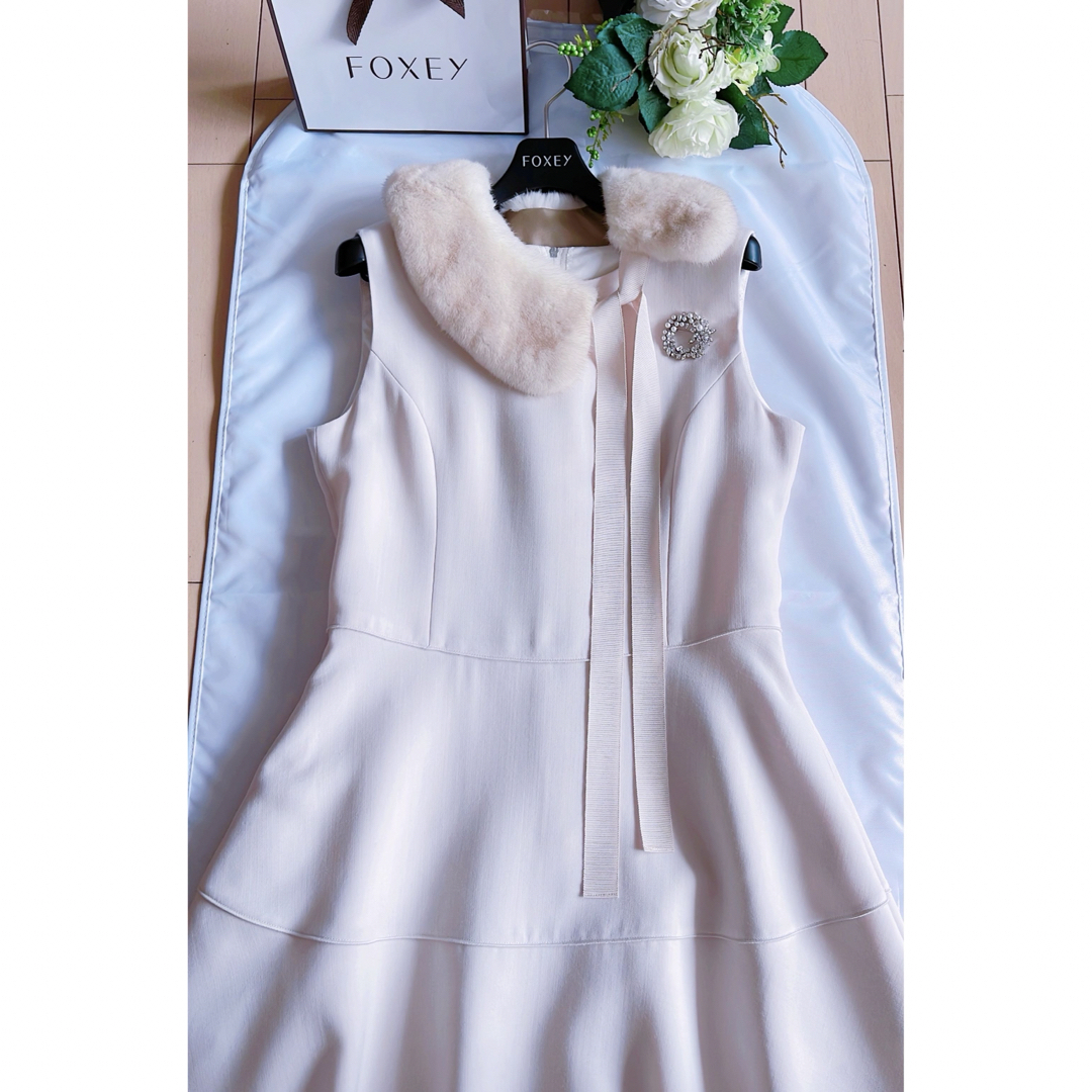 FOXEY - FOXEY 28万ミンク襟Lilyワンピース40 新品同様 Reneの FOXEY - FOXEY 28万ミンク襟Lilyワンピース40 新品同様 Reneの