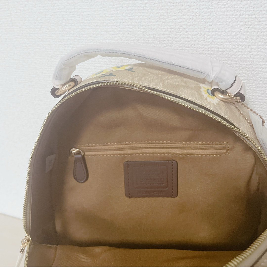 COACH(コーチ)の【新品未使用】COACH  リュック　C2856 KHAKI　レディース レディースのバッグ(リュック/バックパック)の商品写真