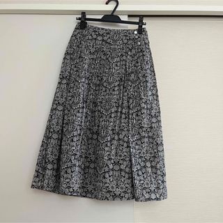 ニジュウサンク(23区)の23区 LIBERTY リバティ フラワープリント スカート ¥25,200(ロングスカート)