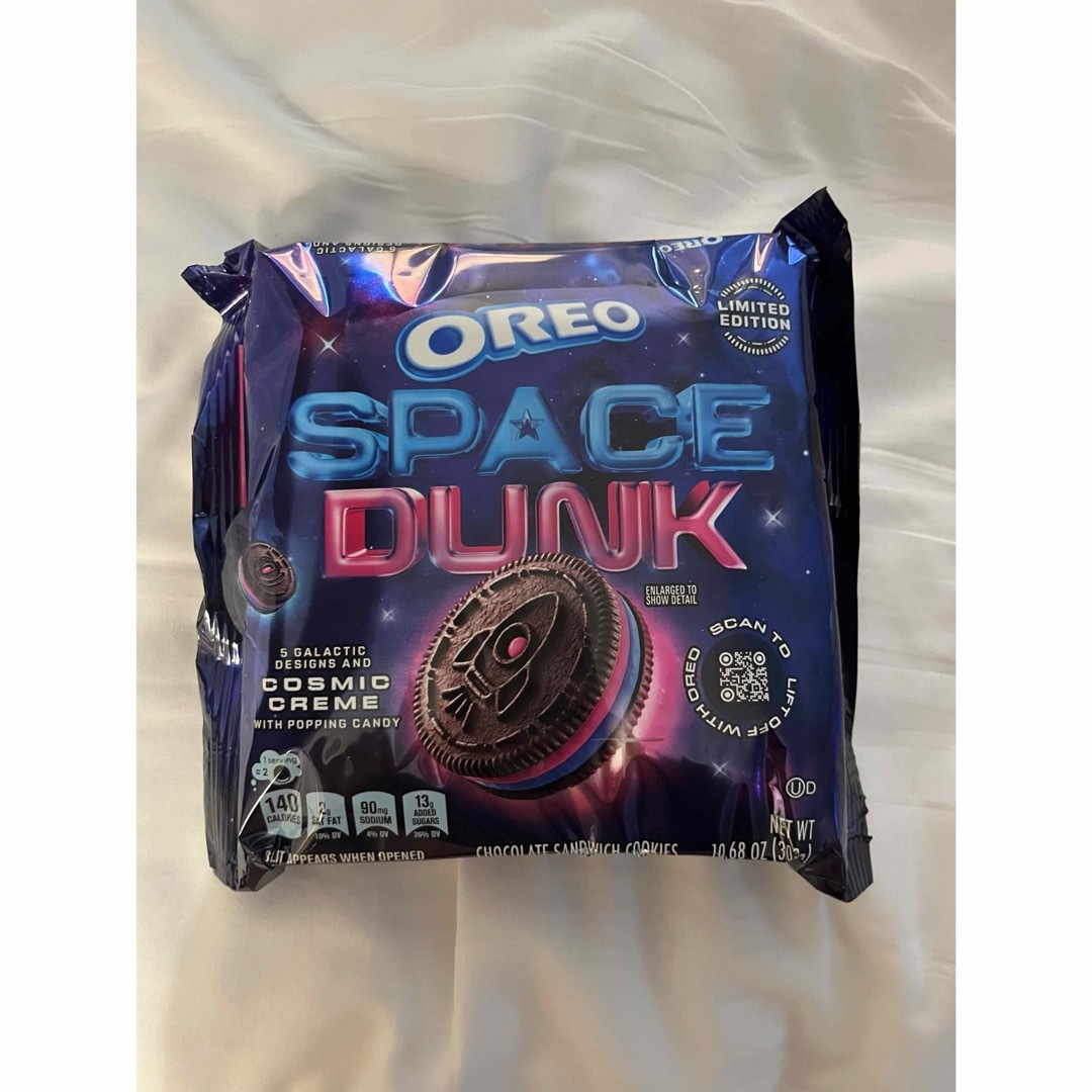 コストコ(コストコ)のアメリカ 最新作オレオ スペースダンク 宇宙クリーム入りオレオOREO 食品/飲料/酒の食品(菓子/デザート)の商品写真