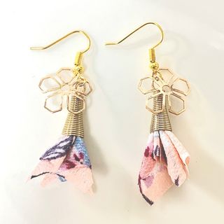 ちりめん　縮緬　布　タッセル　桜　花　和風　ピアス　ピンク系(ピアス)