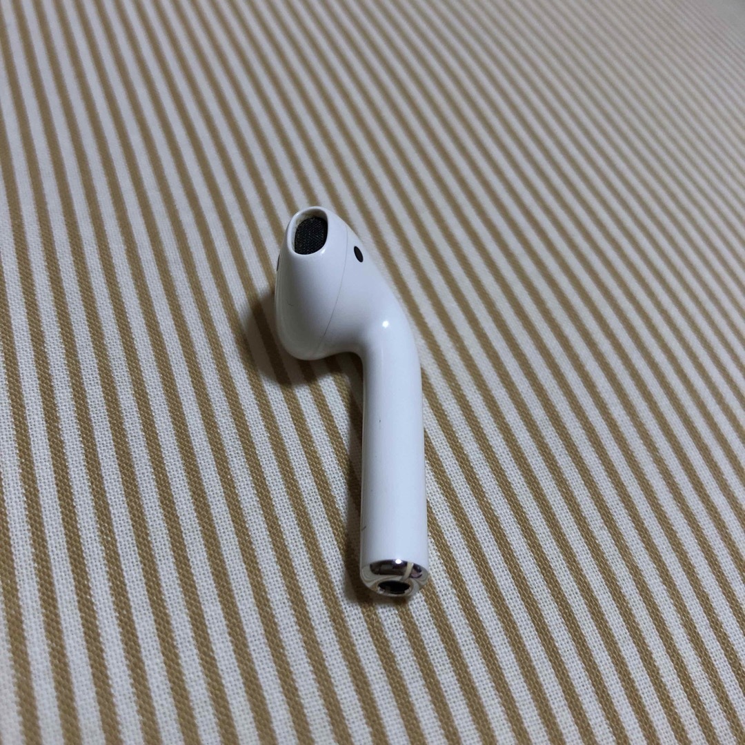 Apple(アップル)の即決 Apple アップル AirPods 第二世代 左耳 A2031 スマホ/家電/カメラのオーディオ機器(ヘッドフォン/イヤフォン)の商品写真