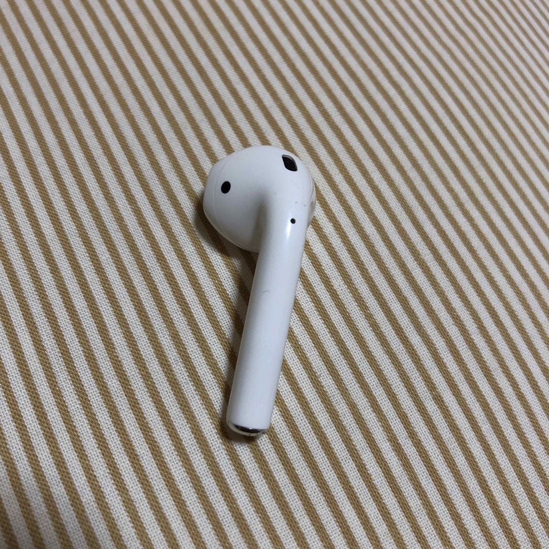 Apple(アップル)の即決 Apple アップル AirPods 第二世代 左耳 A2031 スマホ/家電/カメラのオーディオ機器(ヘッドフォン/イヤフォン)の商品写真