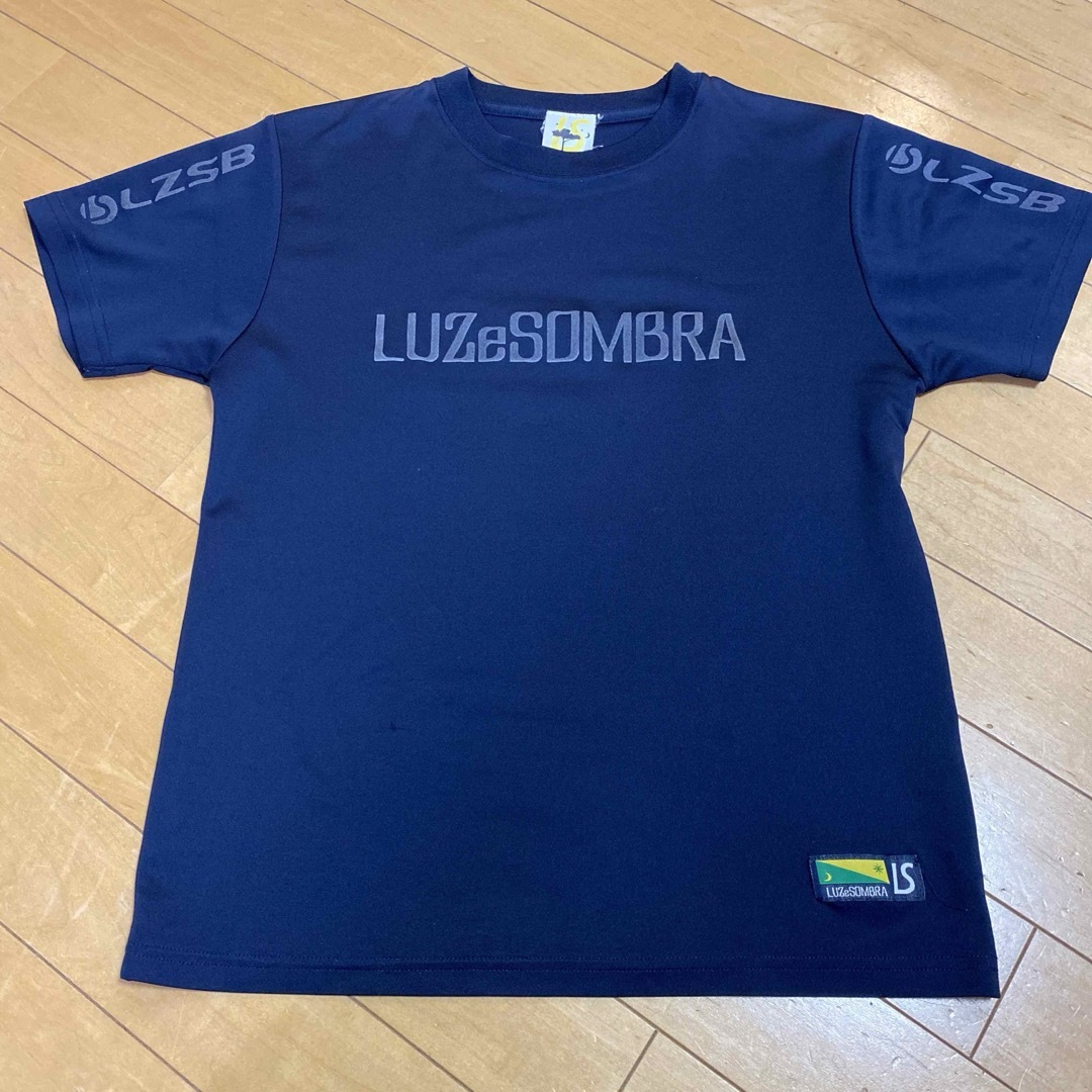 LUZ(ルース)のルースイソンブラ  Tシャツ　XSサイズ スポーツ/アウトドアのサッカー/フットサル(ウェア)の商品写真