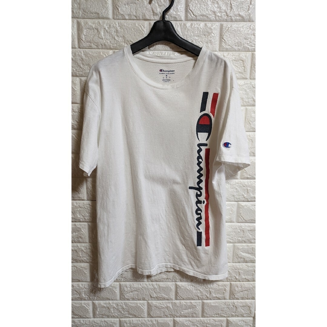 Champion(チャンピオン)のChampion　チャンピオン　メンズ　Tシャツ コーデ　春夏　M　縦ロゴ入り メンズのトップス(Tシャツ/カットソー(半袖/袖なし))の商品写真