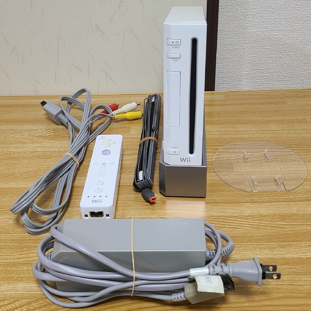 Wii(ウィー)の(訳あり) Wii ニンテンドー ゲーム機 白 エンタメ/ホビーのゲームソフト/ゲーム機本体(家庭用ゲーム機本体)の商品写真