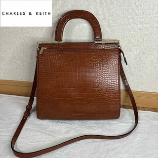 チャールズアンドキース(Charles and Keith)のチャールズアンドキース　クロックエフェクト エンベロープバッグ　ブラウン(ショルダーバッグ)