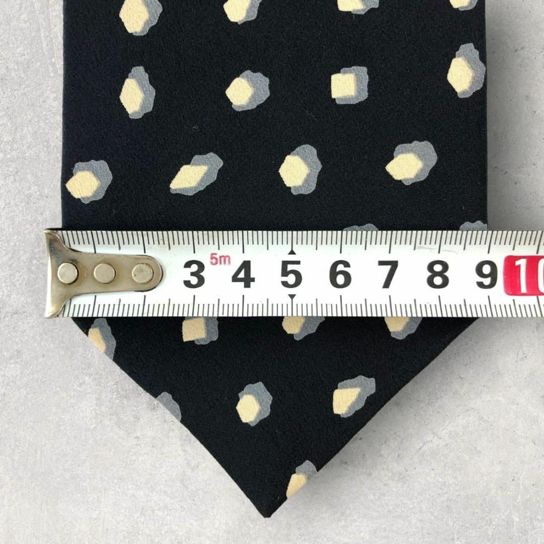 【6030】美品！ジョルジオアルマーニ　ネクタイ　ブラック系 メンズのファッション小物(ネクタイ)の商品写真