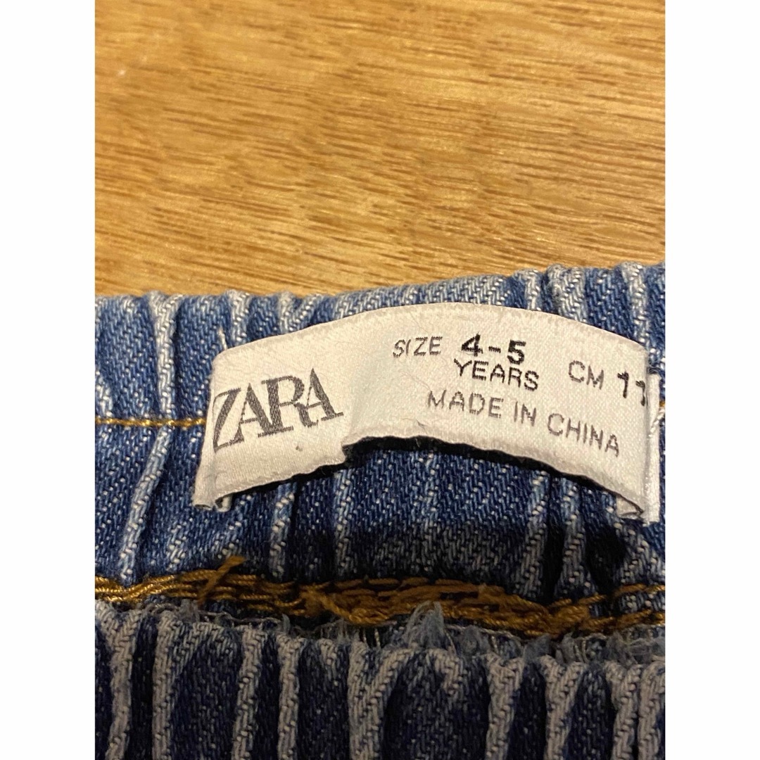 ZARA KIDS(ザラキッズ)のZARA kidsデニムズボン キッズ/ベビー/マタニティのキッズ服男の子用(90cm~)(パンツ/スパッツ)の商品写真