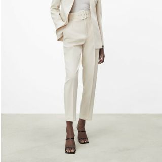 ザラ(ZARA)のzara ベルト付き　テーパードパンツ(クロップドパンツ)