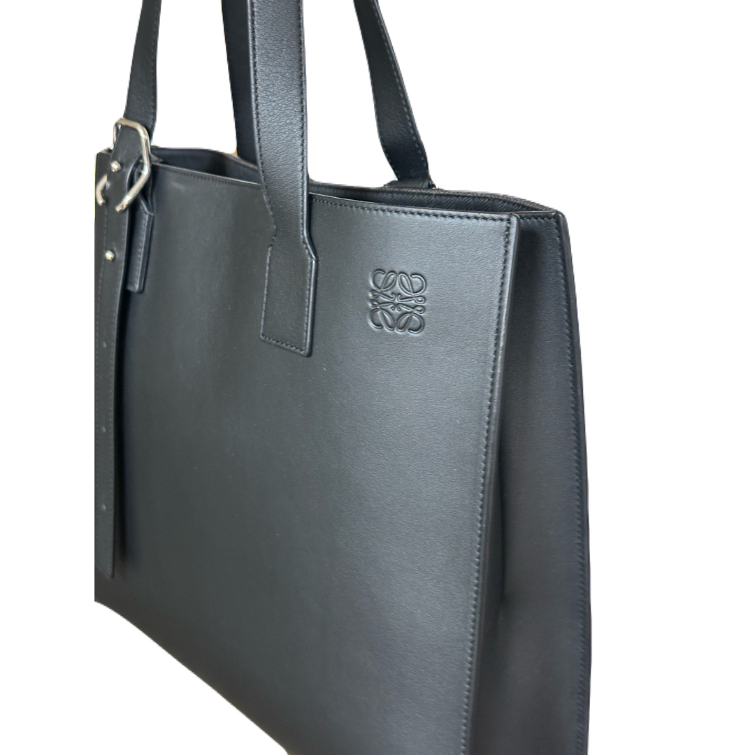 LOEWE(ロエベ)のLOEWEロエベ　バックルホリゾンタルトート（クラシックカーフ）ブラック メンズのバッグ(トートバッグ)の商品写真